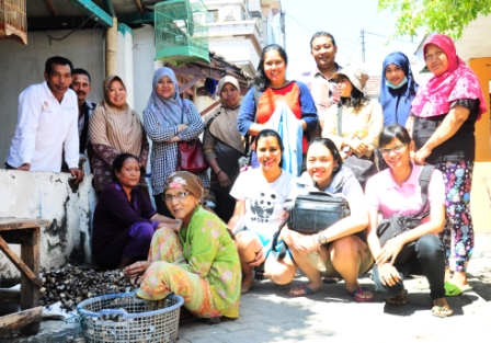 Wanita Pejuang Perbaikan Perikanan Kerang di Surabaya